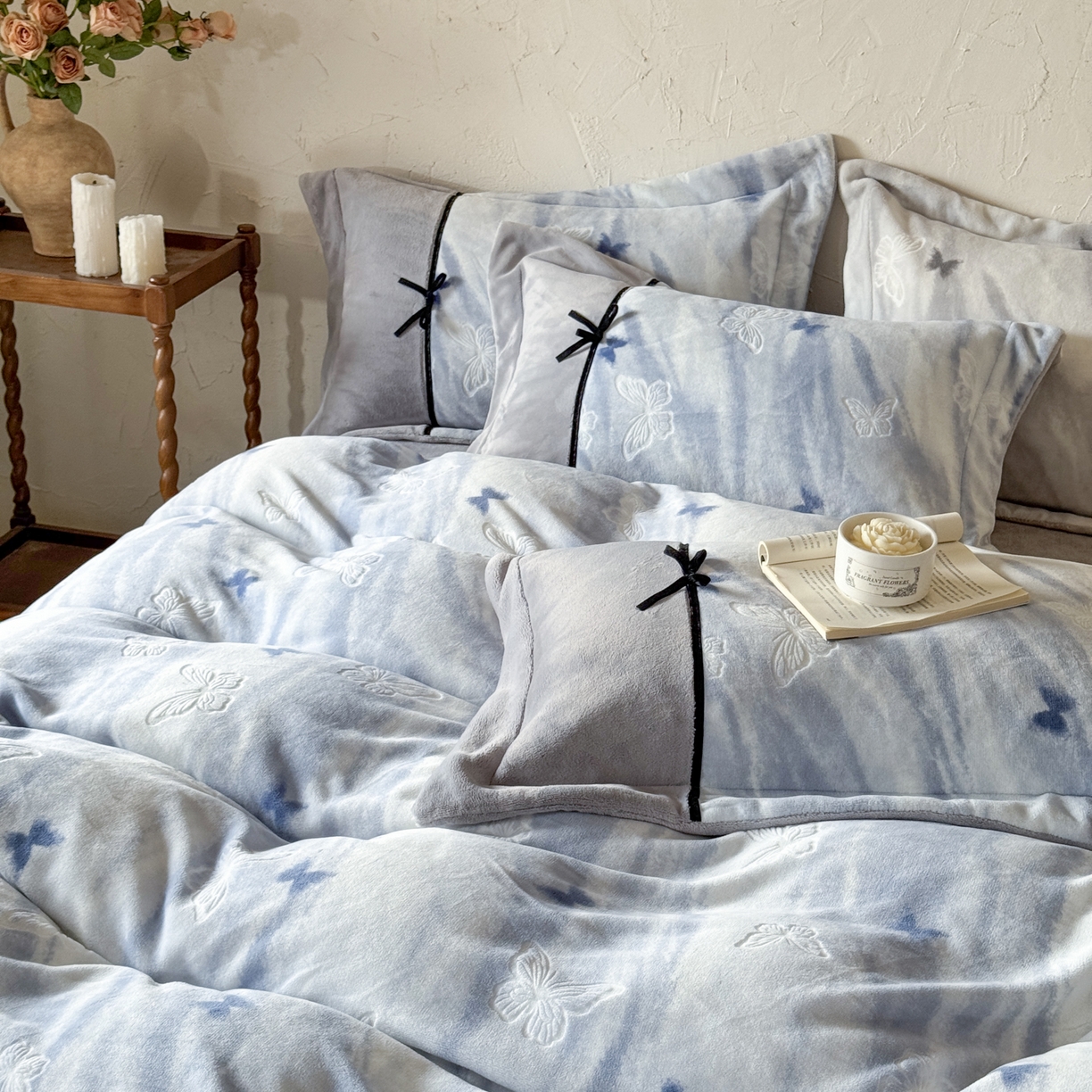 91家纺网 家纺一手货源 找家纺 （总）纯优家纺 2025新款黑色小蝴蝶结雕花牛奶绒四件套-境花蝶梦