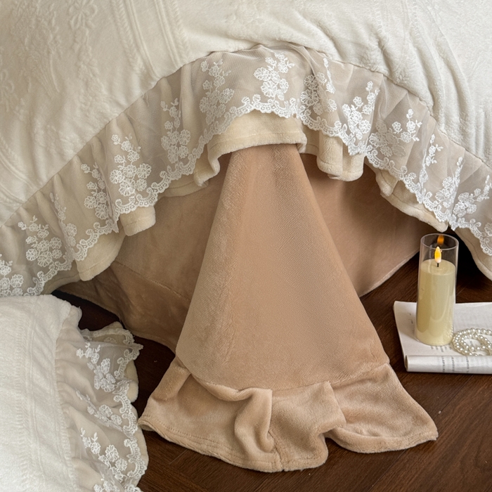 91家纺网 家纺一手货源 找家纺 纯优家纺 2025新款韩系欧根纱刺绣花边牛奶绒烂花四件套-玛德琳 玛德琳-珍珠贝