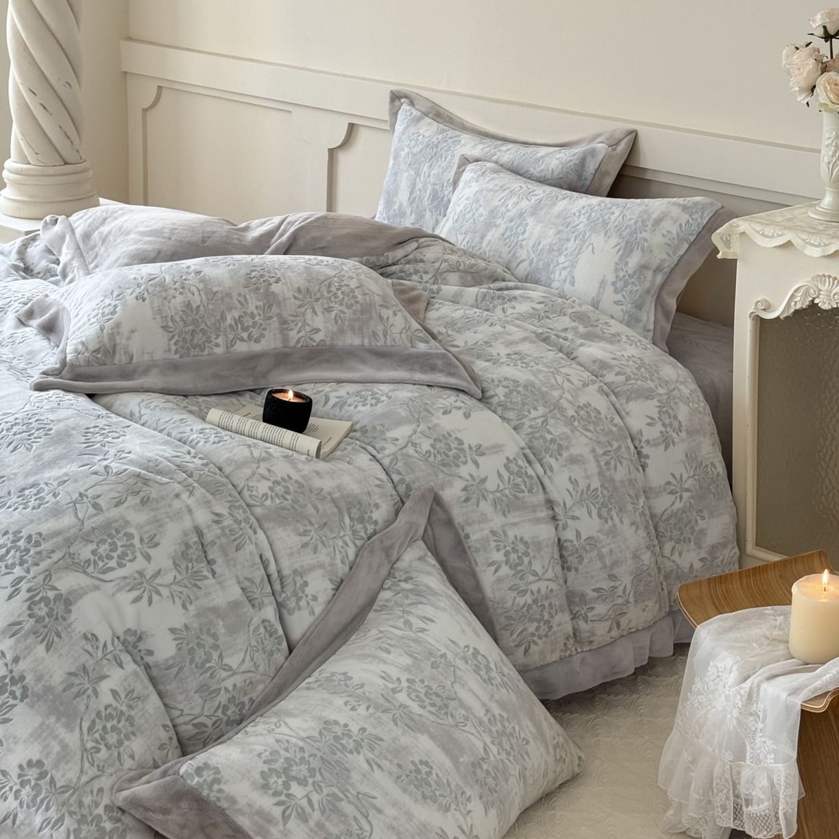 91家纺网 家纺一手货源 找家纺 纯优家纺 2025秋冬新品拼角款牛奶绒雕花四件套-花枳菁语 花枳菁语-灰色