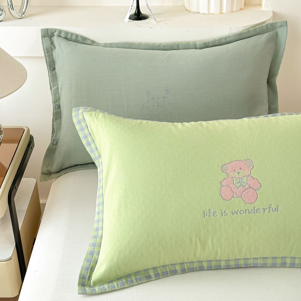 91家纺网 家纺一手货源 找家纺 沐瑟家纺 2025新款欧尚枕套单品枕套枕套单件 格子小熊-绿色