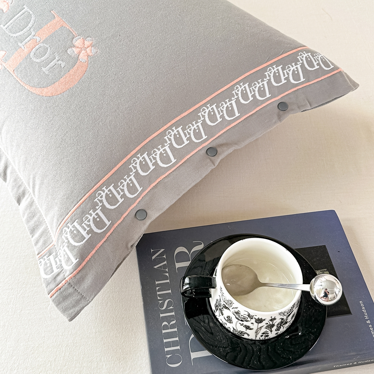 91家纺网 家纺一手货源 找家纺 沐瑟家纺 2025新款欧尚枕套单品枕套枕套单件 花迪-浅灰色