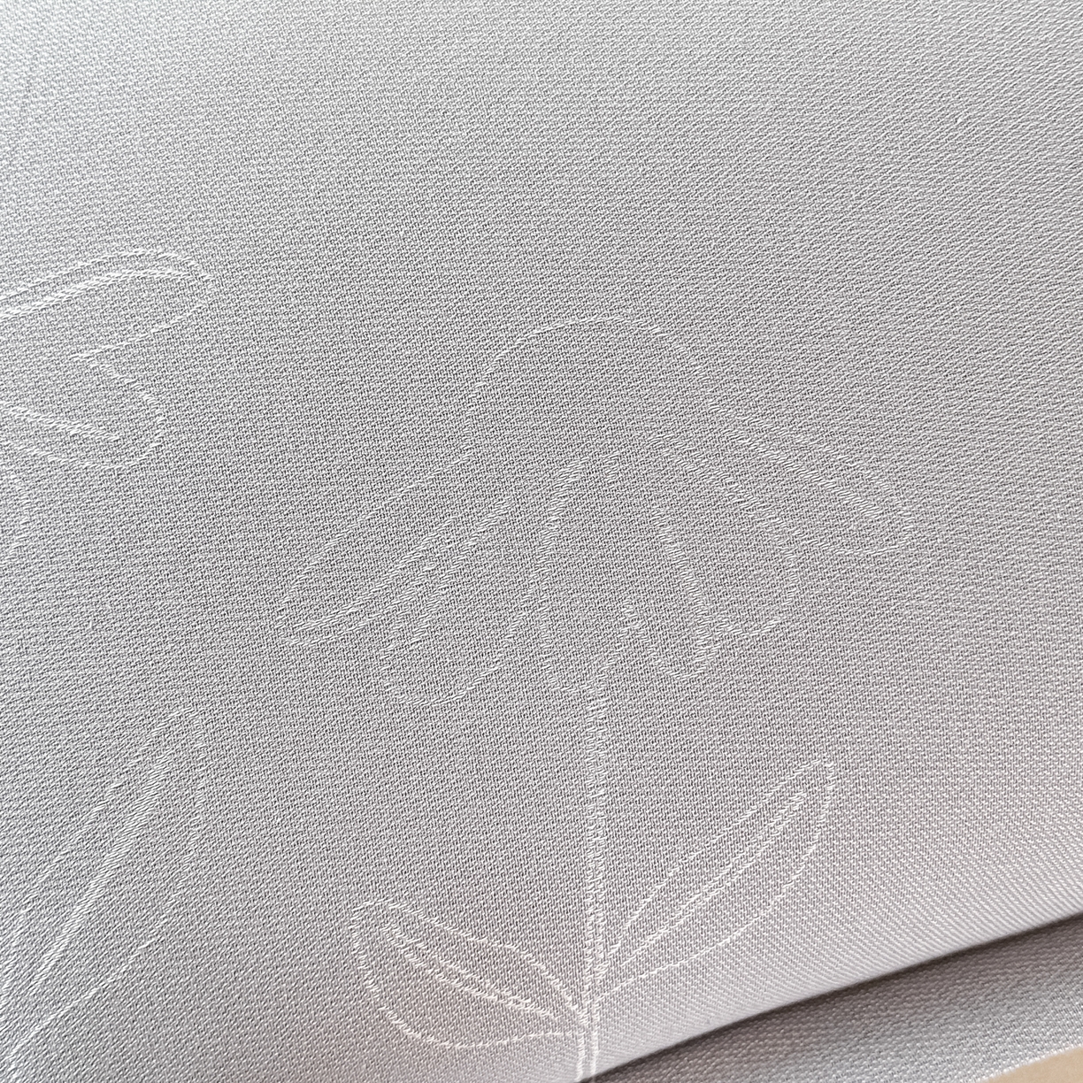 91家纺网 家纺一手货源 找家纺 沐瑟家纺 2025新款欧尚枕套单品枕套枕套单件 小小花-浅灰色