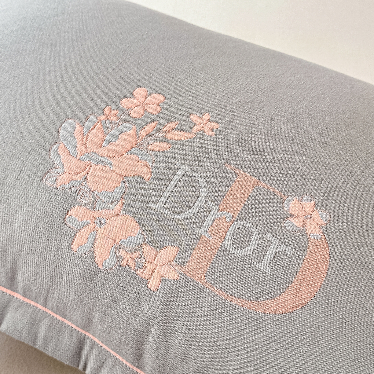 91家纺网 家纺一手货源 找家纺 沐瑟家纺 2025新款欧尚枕套单品枕套枕套单件 花迪-浅灰色