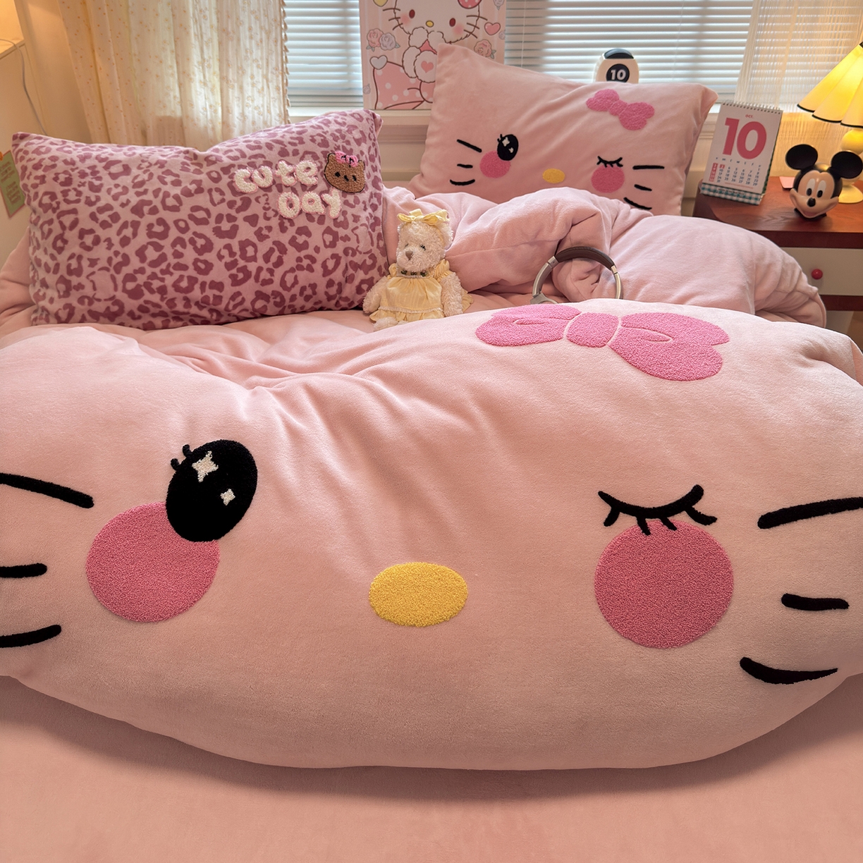 91家纺网 家纺一手货源 找家纺 （总）罗亿家纺 2025新款高克重200g牛奶绒数码印花毛巾绣卡通四件套