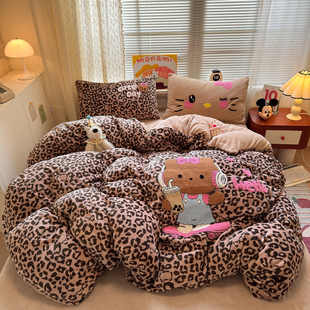 91家纺网 家纺一手货源 找家纺 （总）罗亿家纺 2025新款高克重200g牛奶绒数码印花毛巾绣卡通四件套