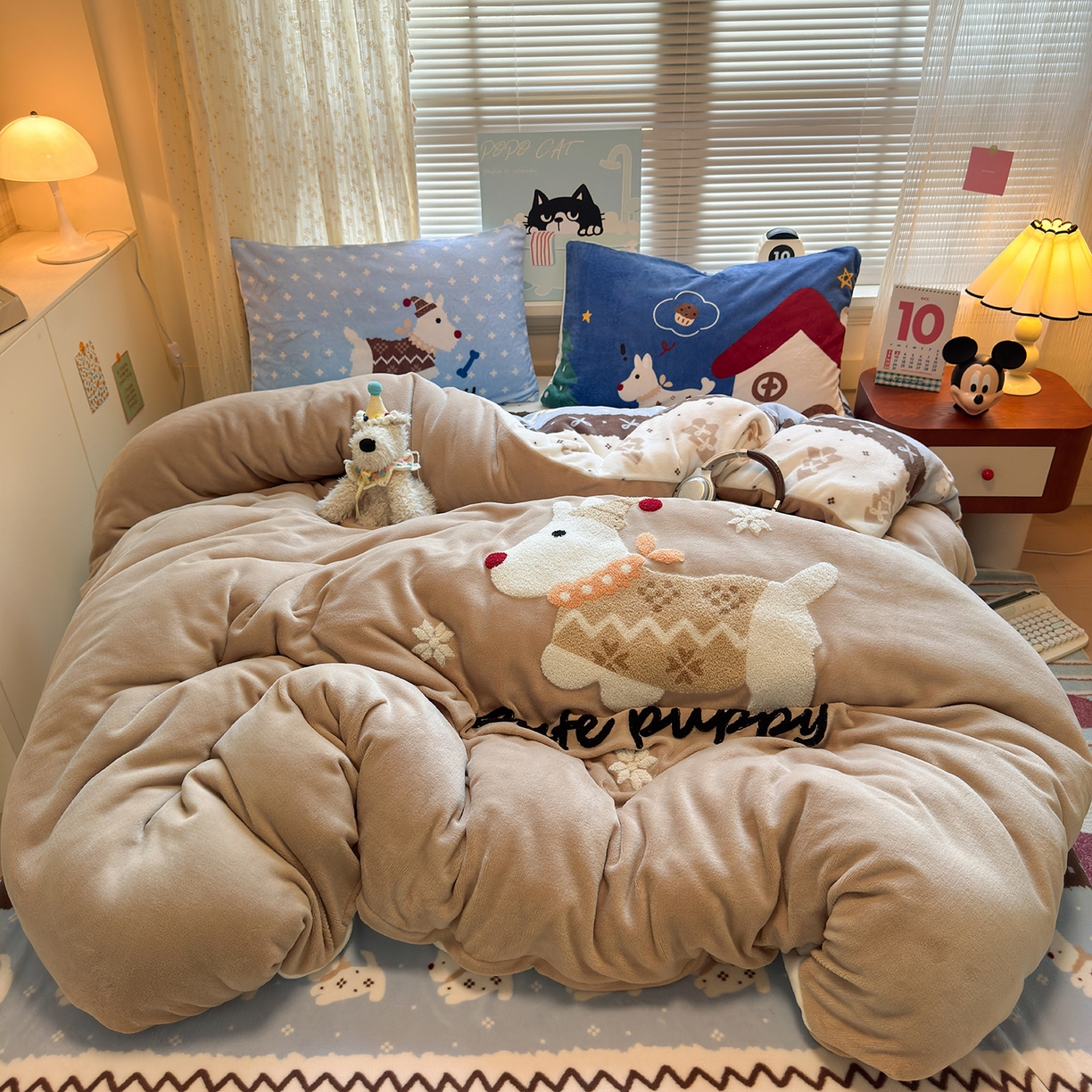 91家纺网 家纺一手货源 找家纺 （总）罗亿家纺 2025新款高克重200g牛奶绒数码印花毛巾绣卡通四件套