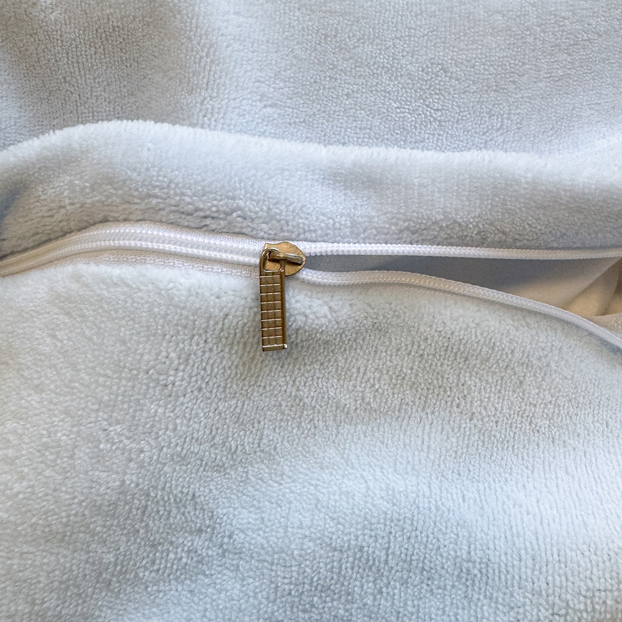 91家纺网 家纺一手货源 找家纺 罗亿家纺 2025新款高克重200g牛奶绒数码印花毛巾绣卡通四件套 蓝蓝表情猫