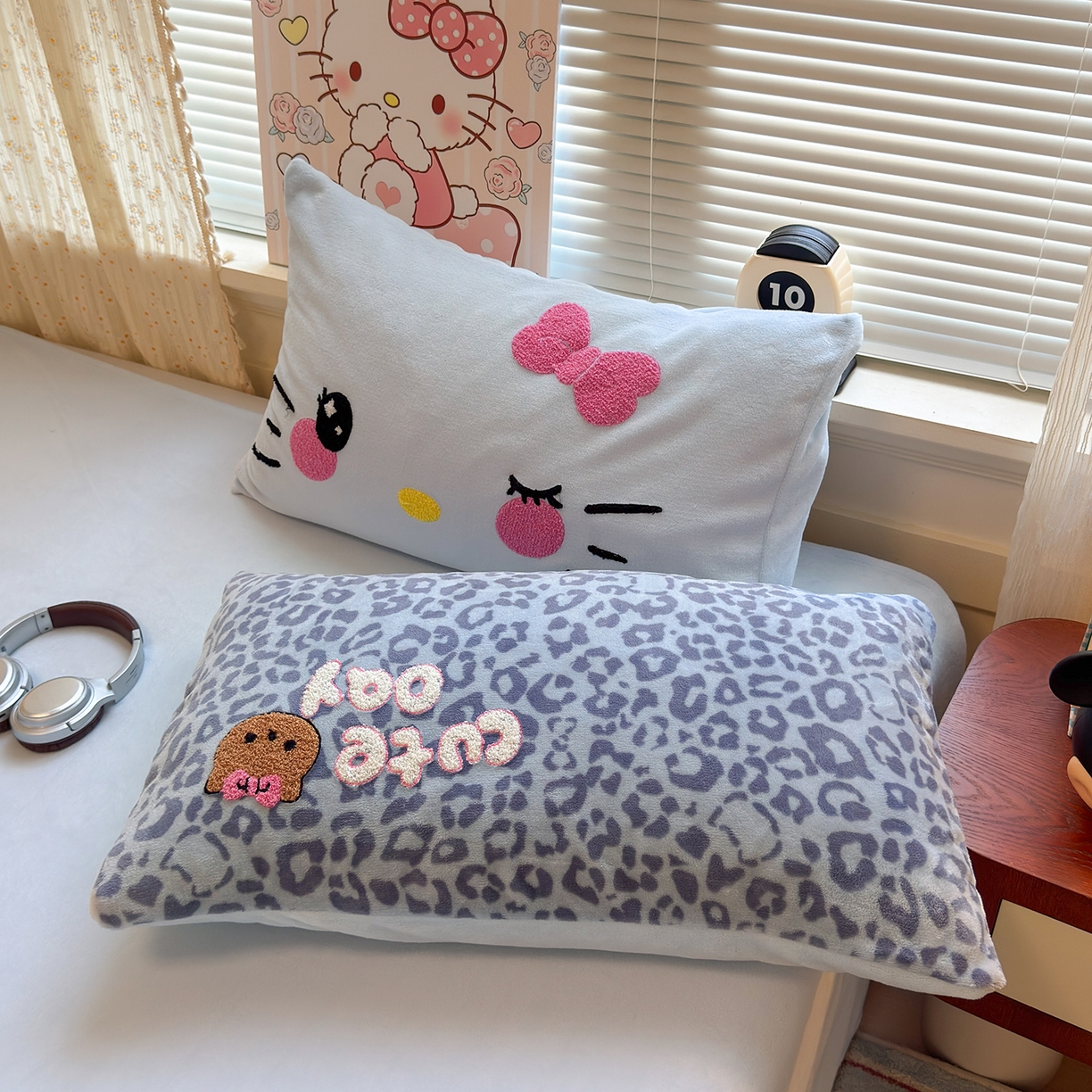 91家纺网 家纺一手货源 找家纺 罗亿家纺 2025新款高克重200g牛奶绒数码印花毛巾绣卡通四件套 蓝蓝表情猫