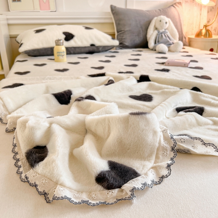 91家纺网 家纺一手货源 找家纺 妖妖家纺 2025新款高克重兔毛花边印花单床单 床单单件 爱心