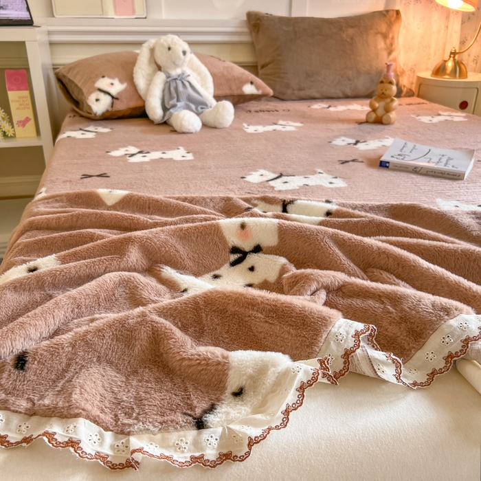 91家纺网 家纺一手货源 找家纺 妖妖家纺 2025新款高克重兔毛花边印花单床单 床单单件 斑点狗