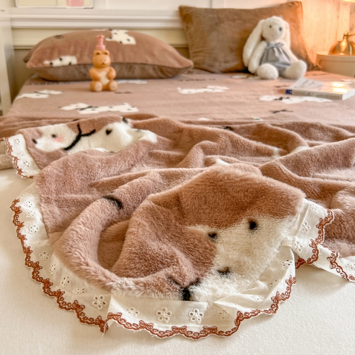 91家纺网 家纺一手货源 找家纺 妖妖家纺 2025新款高克重兔毛花边印花单床单 床单单件 斑点狗