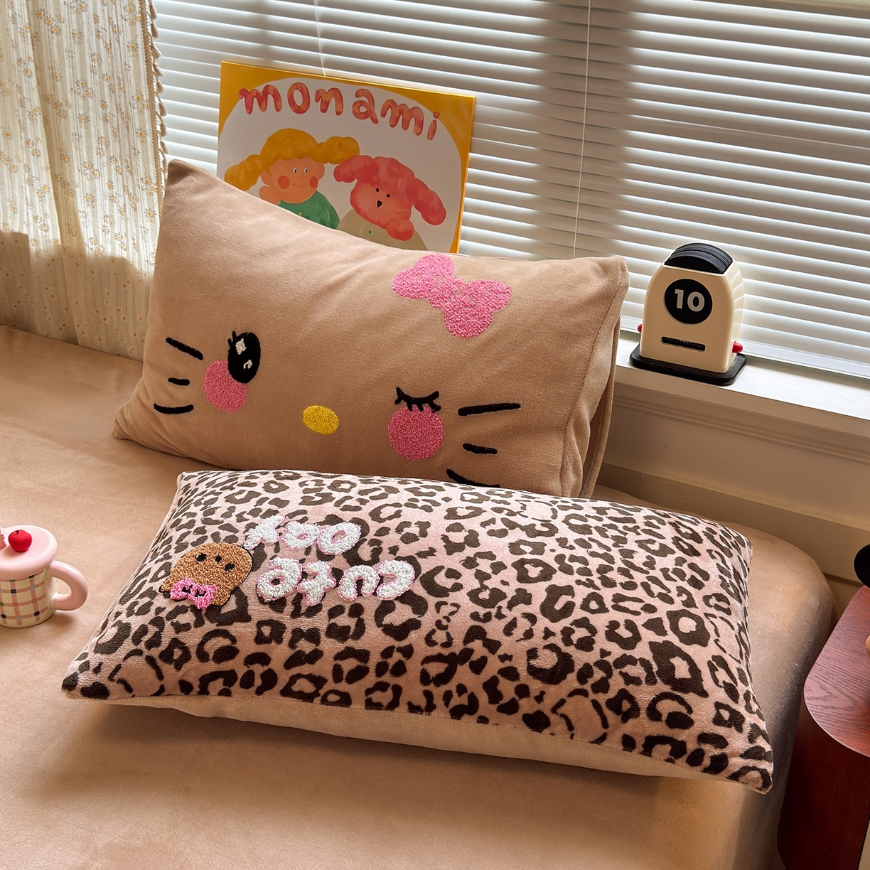 91家纺网 家纺一手货源 找家纺 罗亿家纺 2025新款高克重200g牛奶绒数码印花毛巾绣卡通四件套 黑皮咖