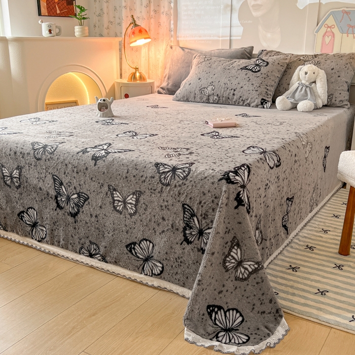 91家纺网 家纺一手货源 找家纺 妖妖家纺 2025新款高克重兔毛花边印花单床单 床单单件 斑点蝴蝶