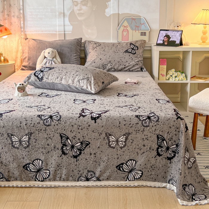 91家纺网 家纺一手货源 找家纺 妖妖家纺 2025新款高克重兔毛花边印花单床单 床单单件 斑点蝴蝶