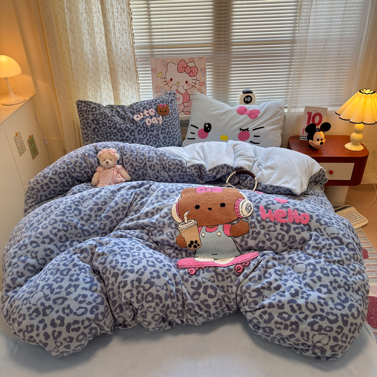 罗亿家纺 2025新款高克重200g牛奶绒数码印花毛巾绣卡通四件套 黑皮蓝