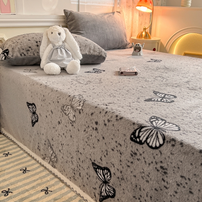 91家纺网 家纺一手货源 找家纺 妖妖家纺 2025新款高克重兔毛花边印花单床单 床单单件 斑点蝴蝶