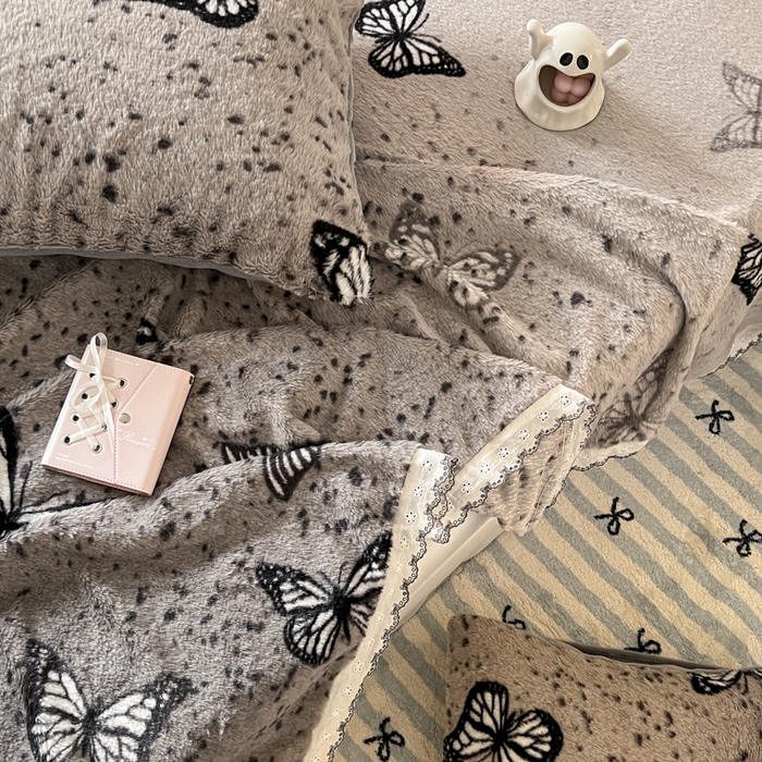 91家纺网 家纺一手货源 找家纺 妖妖家纺 2025新款高克重兔毛花边印花单床单 床单单件 斑点蝴蝶