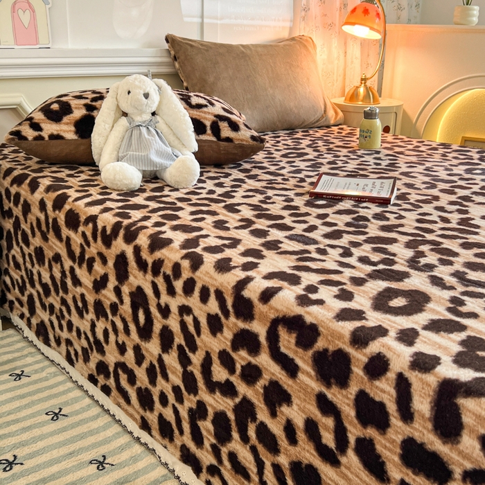 91家纺网 家纺一手货源 找家纺 妖妖家纺 2025新款高克重兔毛花边印花单床单 床单单件 豹纹