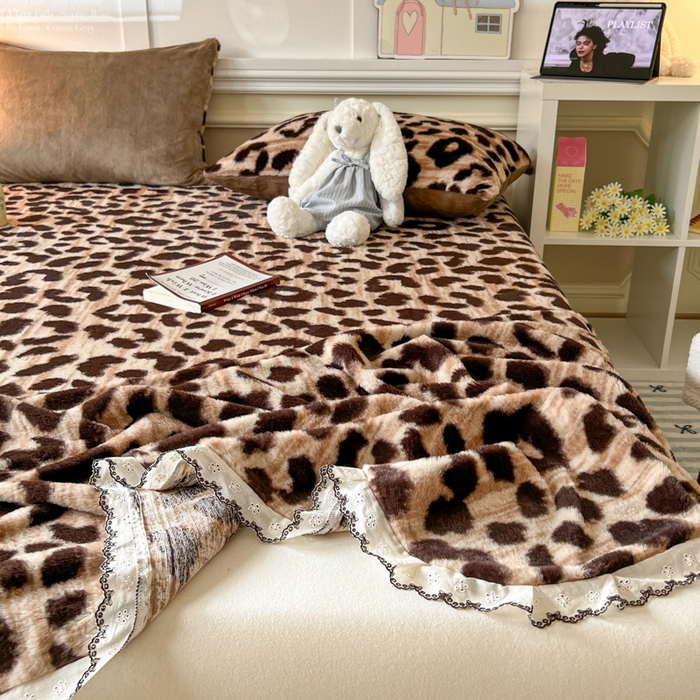 91家纺网 家纺一手货源 找家纺 妖妖家纺 2025新款高克重兔毛花边印花单床单 床单单件 豹纹