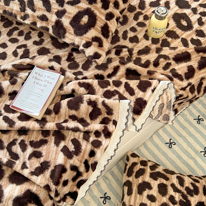 91家纺网 家纺一手货源 找家纺 妖妖家纺 2025新款高克重兔毛花边印花单床单 床单单件 豹纹