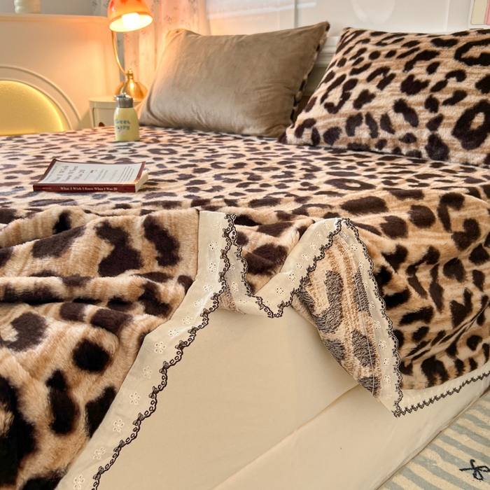 91家纺网 家纺一手货源 找家纺 妖妖家纺 2025新款高克重兔毛花边印花单床单 床单单件 豹纹