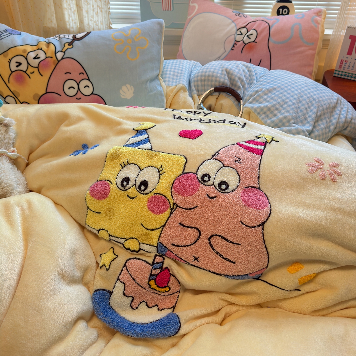 91家纺网 家纺一手货源 找家纺 罗亿家纺 2025新款高克重200g牛奶绒数码印花毛巾绣卡通四件套 生日派对