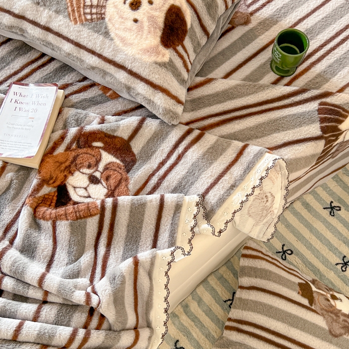 91家纺网 家纺一手货源 找家纺 妖妖家纺 2025新款高克重兔毛花边印花单床单 床单单件 博士狗