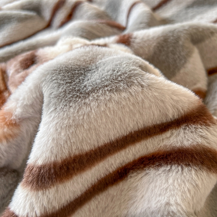 91家纺网 家纺一手货源 找家纺 妖妖家纺 2025新款高克重兔毛花边印花单床单 床单单件 博士狗