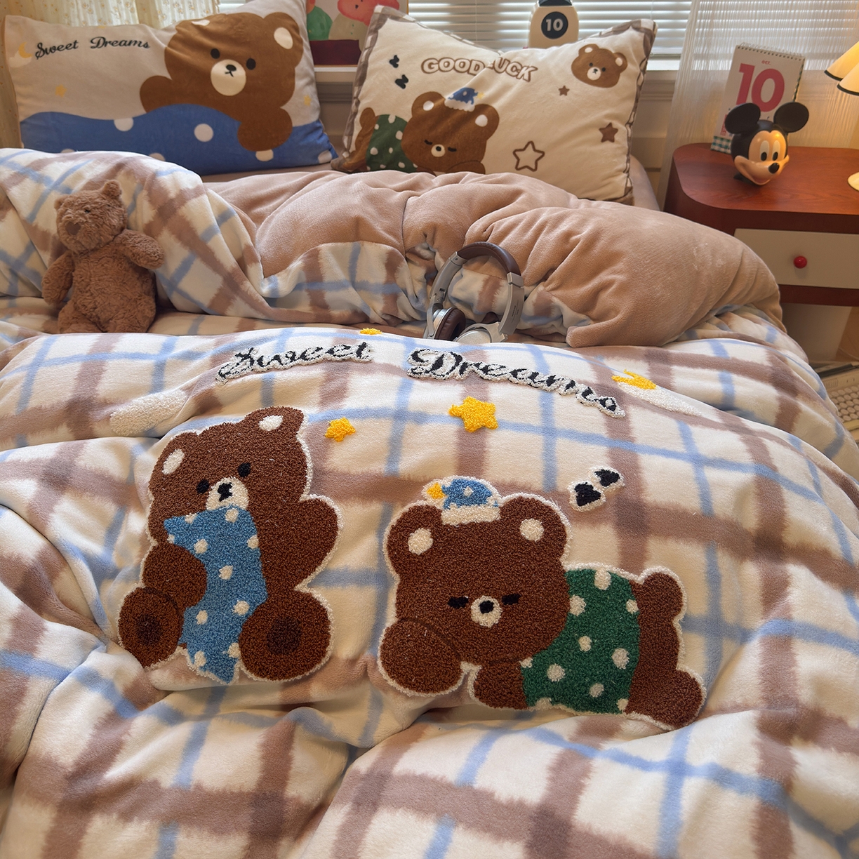 91家纺网 家纺一手货源 找家纺 罗亿家纺 2025新款高克重200g牛奶绒数码印花毛巾绣卡通四件套 晚安熊宝宝