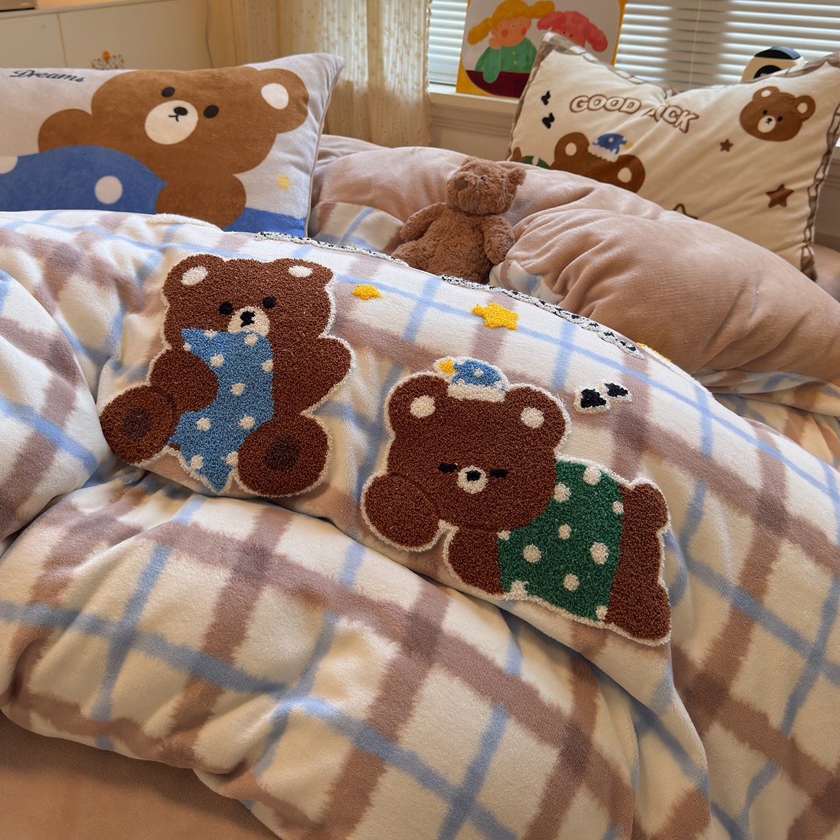 91家纺网 家纺一手货源 找家纺 罗亿家纺 2025新款高克重200g牛奶绒数码印花毛巾绣卡通四件套 晚安熊宝宝