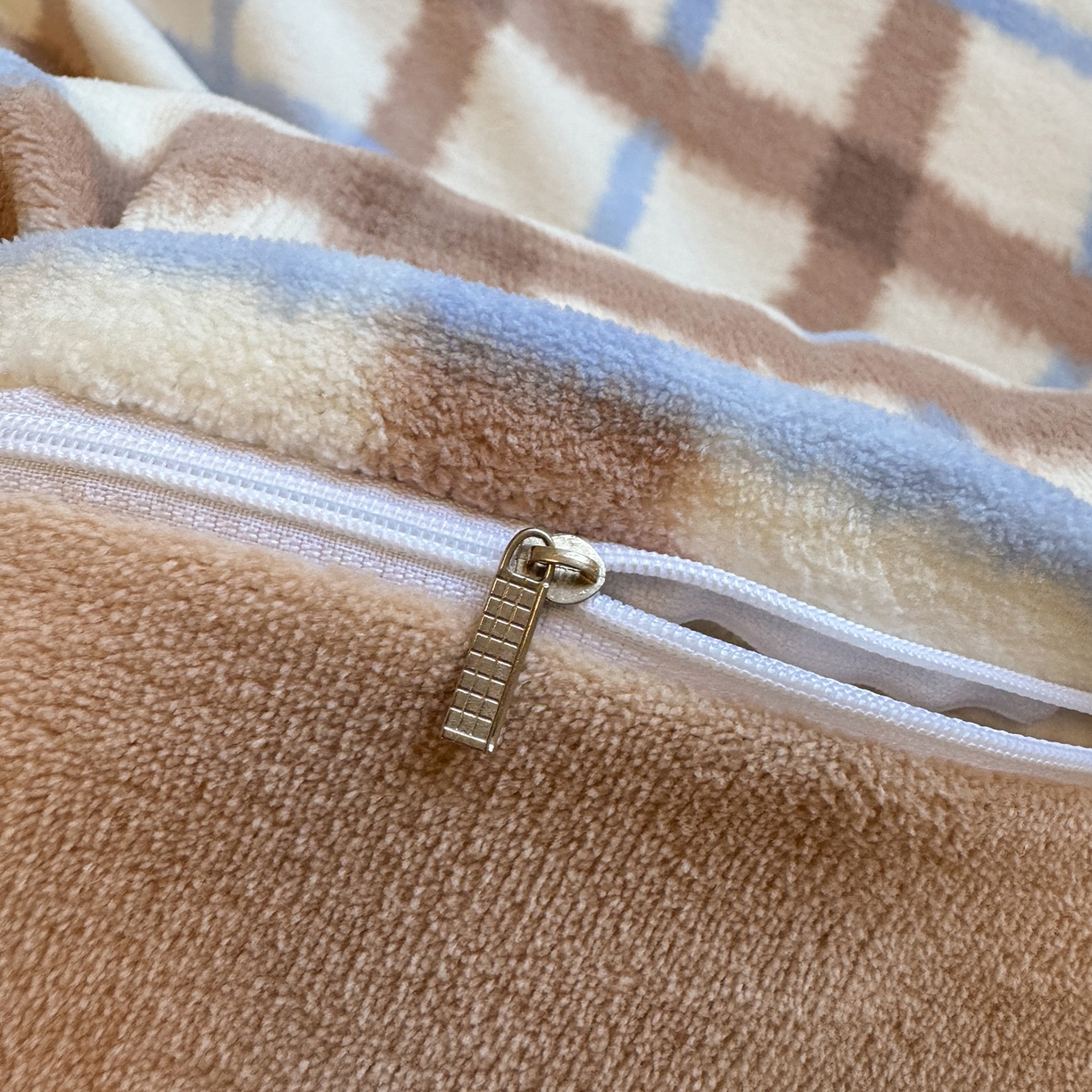 91家纺网 家纺一手货源 找家纺 罗亿家纺 2025新款高克重200g牛奶绒数码印花毛巾绣卡通四件套 晚安熊宝宝