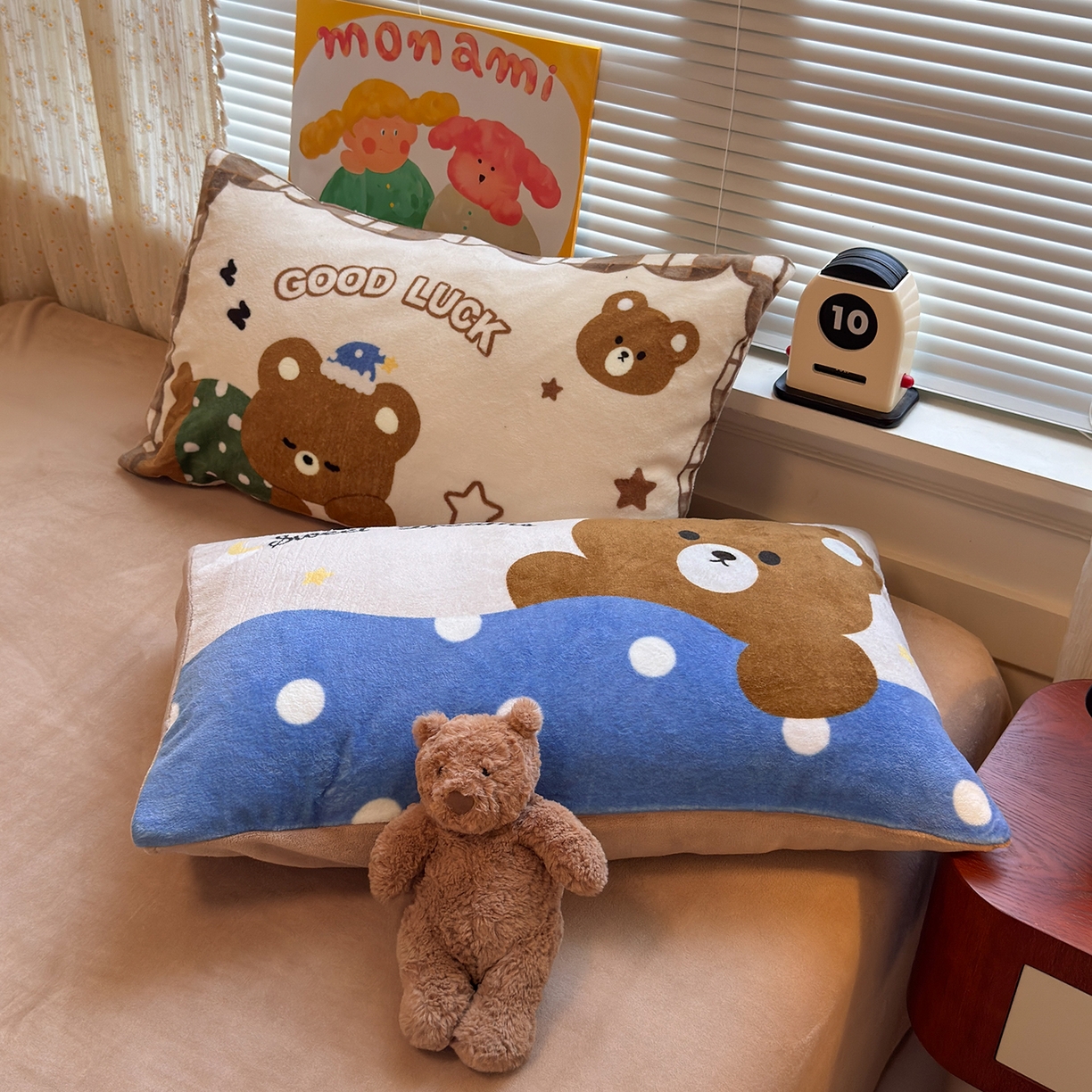 91家纺网 家纺一手货源 找家纺 罗亿家纺 2025新款高克重200g牛奶绒数码印花毛巾绣卡通四件套 晚安熊宝宝