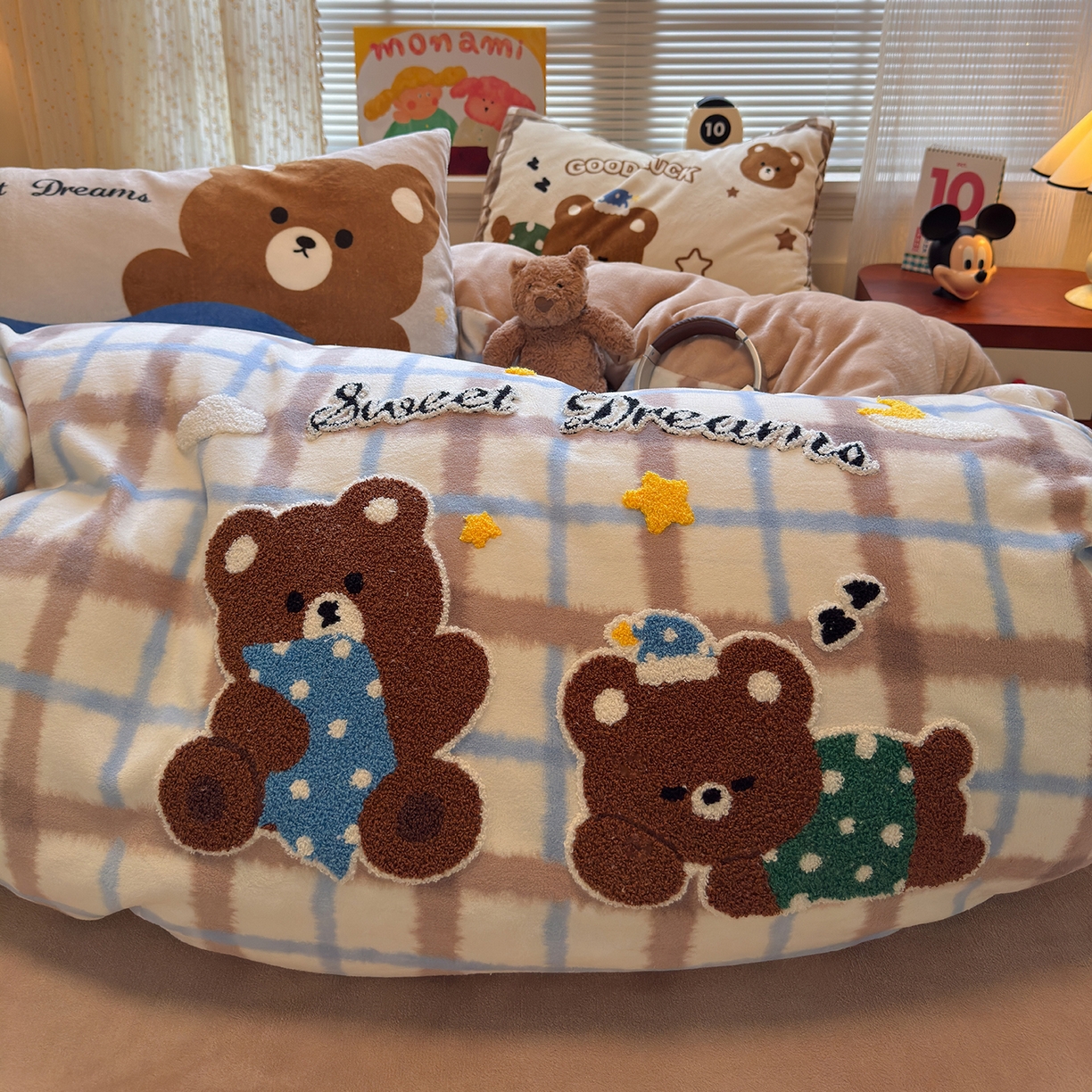 91家纺网 家纺一手货源 找家纺 罗亿家纺 2025新款高克重200g牛奶绒数码印花毛巾绣卡通四件套 晚安熊宝宝