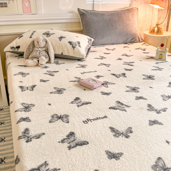 91家纺网 家纺一手货源 找家纺 妖妖家纺 2025新款高克重兔毛花边印花单床单 床单单件 蝴蝶飞舞