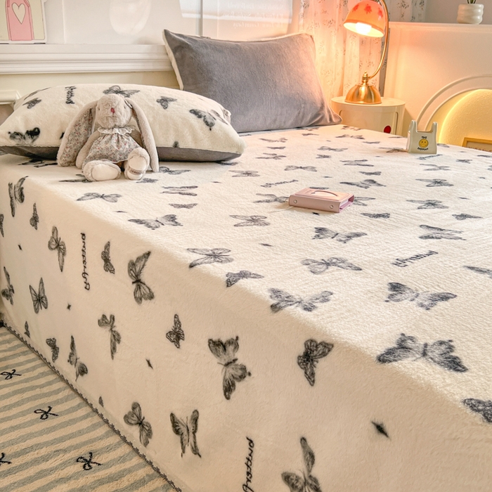 91家纺网 家纺一手货源 找家纺 妖妖家纺 2025新款高克重兔毛花边印花单床单 床单单件 蝴蝶飞舞