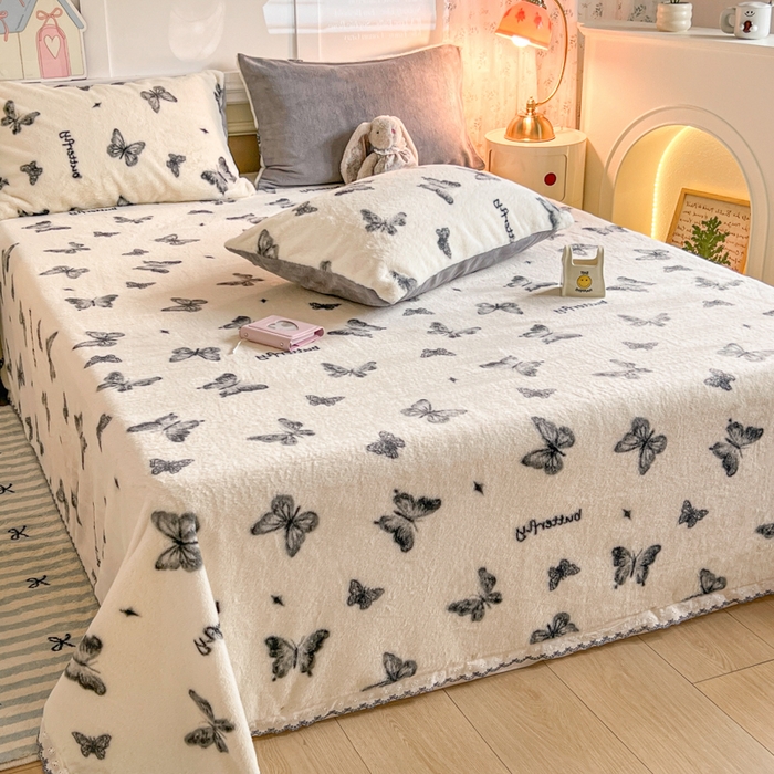 91家纺网 家纺一手货源 找家纺 妖妖家纺 2025新款高克重兔毛花边印花单床单 床单单件 蝴蝶飞舞