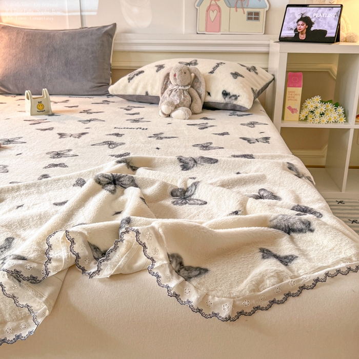 91家纺网 家纺一手货源 找家纺 妖妖家纺 2025新款高克重兔毛花边印花单床单 床单单件 蝴蝶飞舞