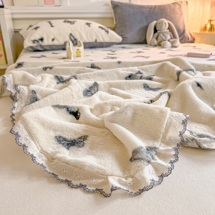 91家纺网 家纺一手货源 找家纺 妖妖家纺 2025新款高克重兔毛花边印花单床单 床单单件 蝴蝶飞舞