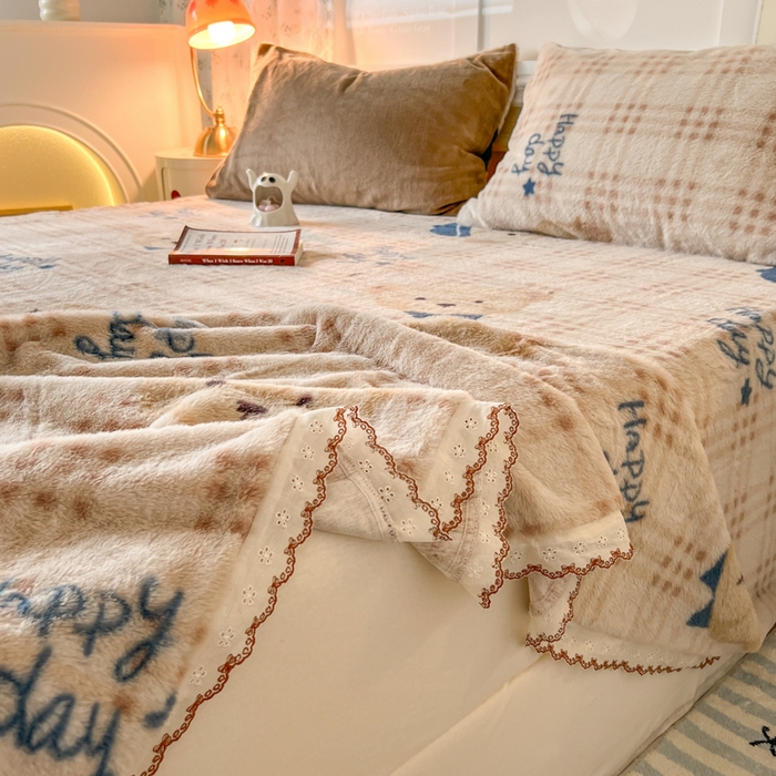 91家纺网 家纺一手货源 找家纺 妖妖家纺 2025新款高克重兔毛花边印花单床单 床单单件 开心熊