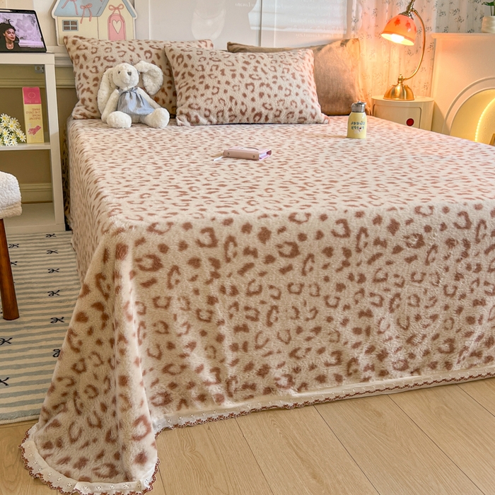 91家纺网 家纺一手货源 找家纺 妖妖家纺 2025新款高克重兔毛花边印花单床单 床单单件 狸猫纹