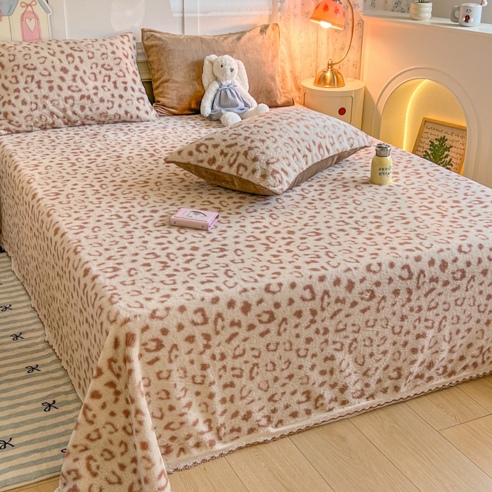 91家纺网 家纺一手货源 找家纺 妖妖家纺 2025新款高克重兔毛花边印花单床单 床单单件 狸猫纹