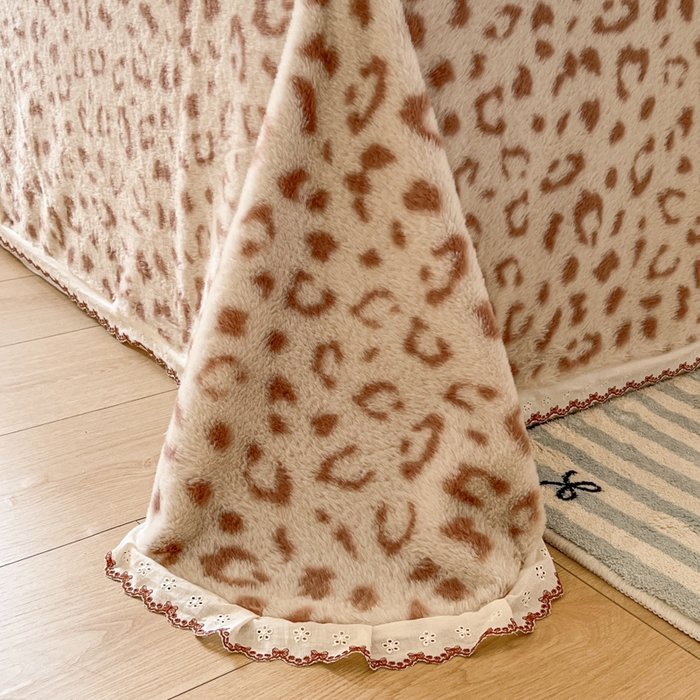 91家纺网 家纺一手货源 找家纺 妖妖家纺 2025新款高克重兔毛花边印花单床单 床单单件 狸猫纹