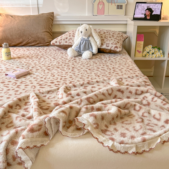 91家纺网 家纺一手货源 找家纺 妖妖家纺 2025新款高克重兔毛花边印花单床单 床单单件 狸猫纹