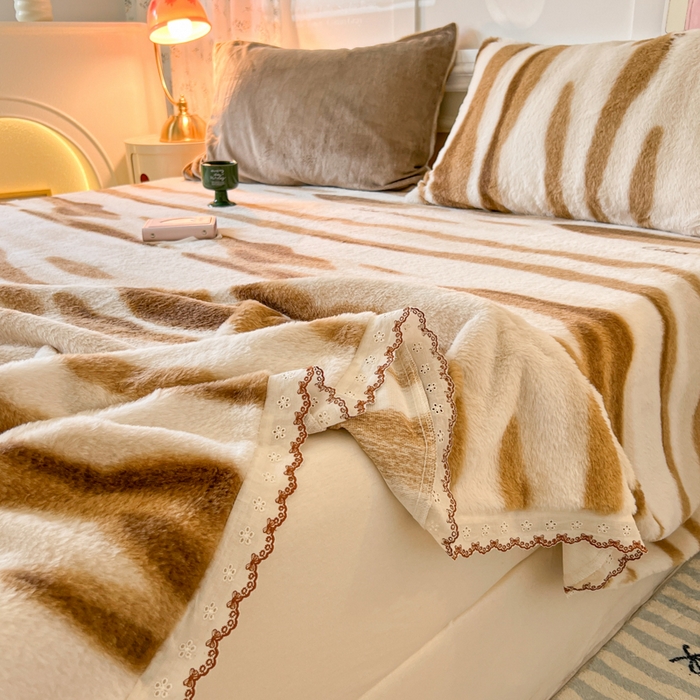 91家纺网 家纺一手货源 找家纺 妖妖家纺 2025新款高克重兔毛花边印花单床单 床单单件 木星纹