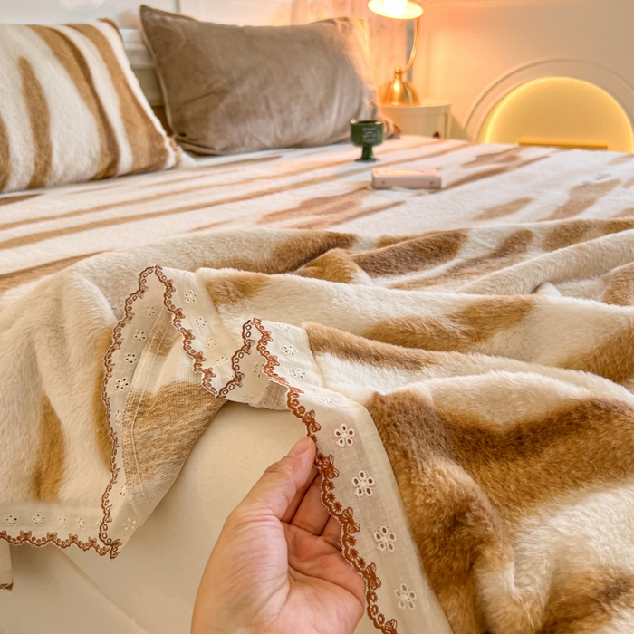 91家纺网 家纺一手货源 找家纺 妖妖家纺 2025新款高克重兔毛花边印花单床单 床单单件 木星纹