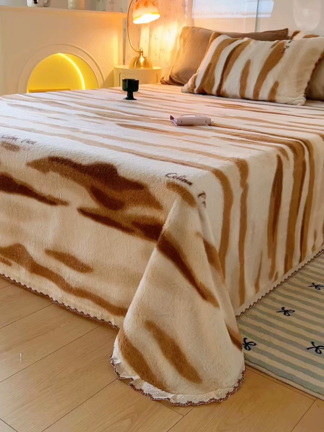 91家纺网 家纺一手货源 找家纺 妖妖家纺 2025新款高克重兔毛花边印花单床单 床单单件 木星纹