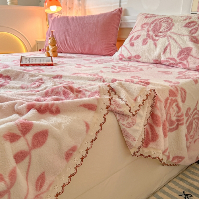 91家纺网 家纺一手货源 找家纺 妖妖家纺 2025新款高克重兔毛花边印花单床单 床单单件 枝繁叶茂