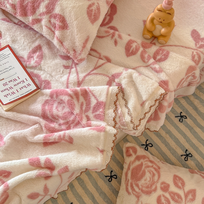 91家纺网 家纺一手货源 找家纺 妖妖家纺 2025新款高克重兔毛花边印花单床单 床单单件 枝繁叶茂