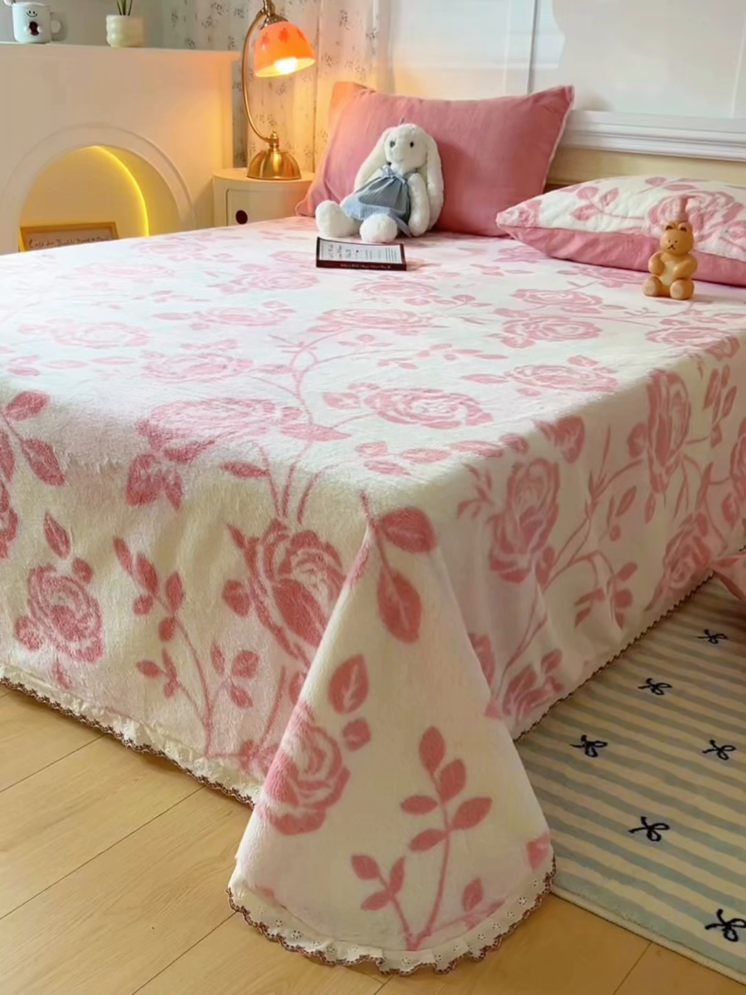 91家纺网 家纺一手货源 找家纺 妖妖家纺 2025新款高克重兔毛花边印花单床单 床单单件 枝繁叶茂