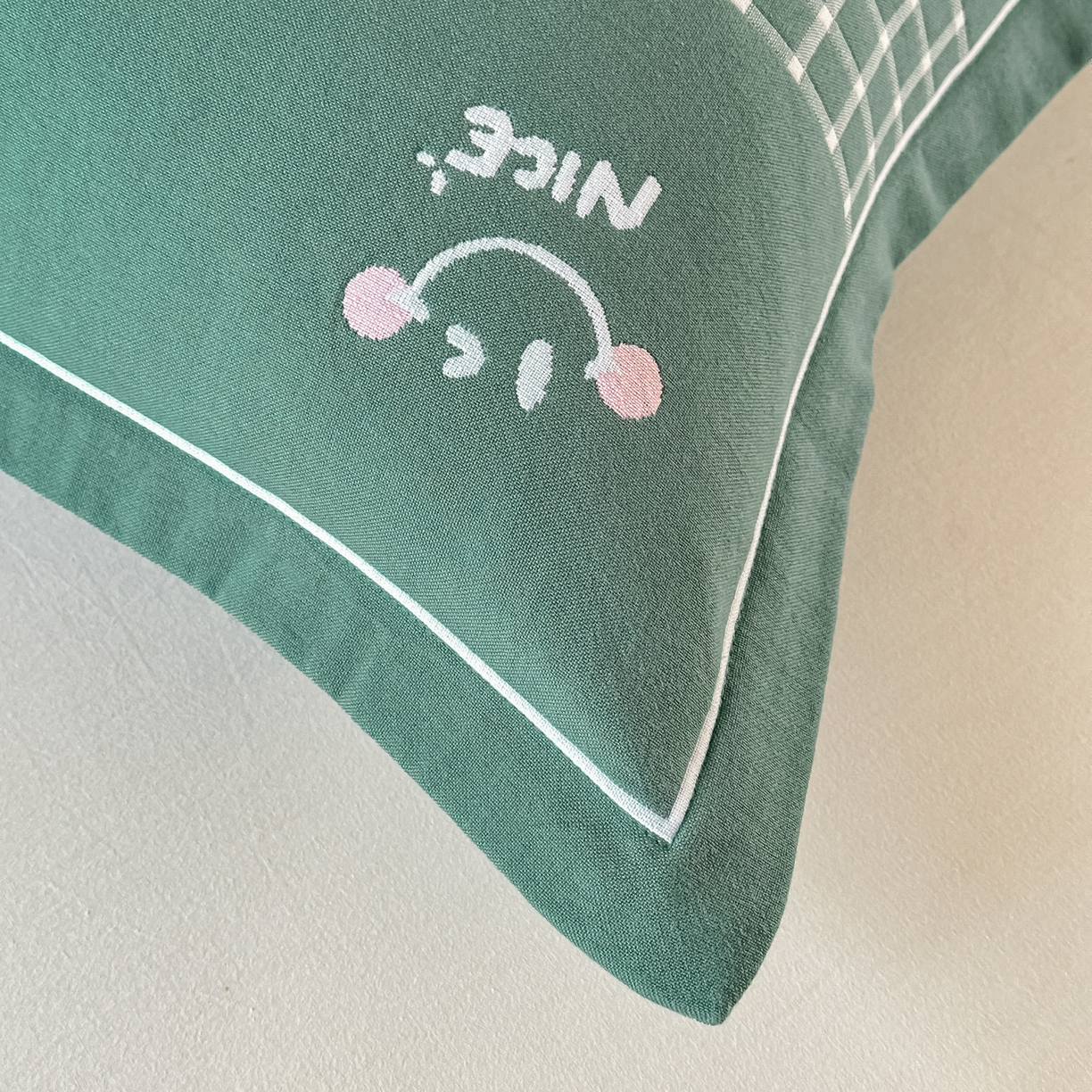 91家纺网 家纺一手货源 找家纺 沐瑟家纺 2025新款怡家枕套单品枕套枕套单件 笑脸-深绿